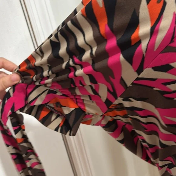 Worthington Black and Red Graphic 3/4 Sleeve Blouse XL. B234 - Picture 5 of 6